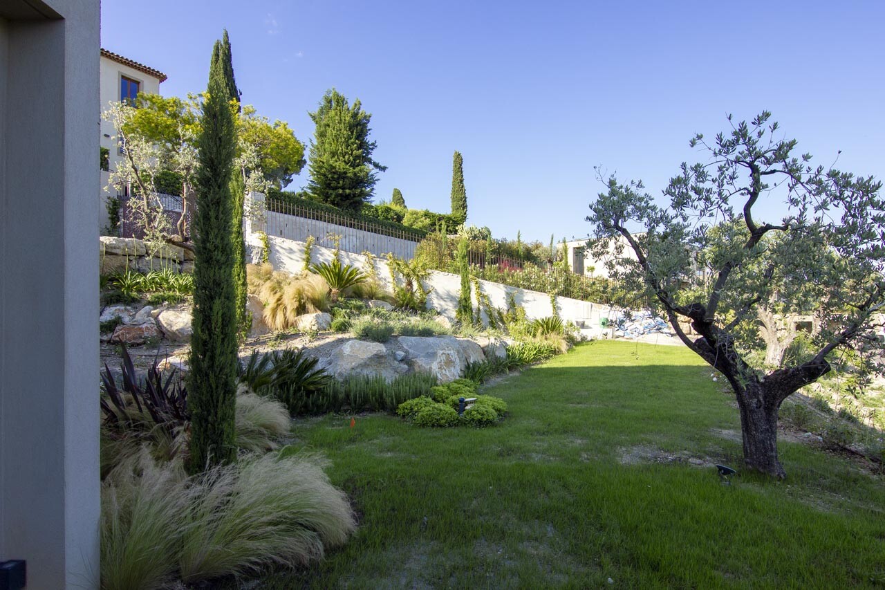 Création des jardins de trois villas contemporaines à Nice