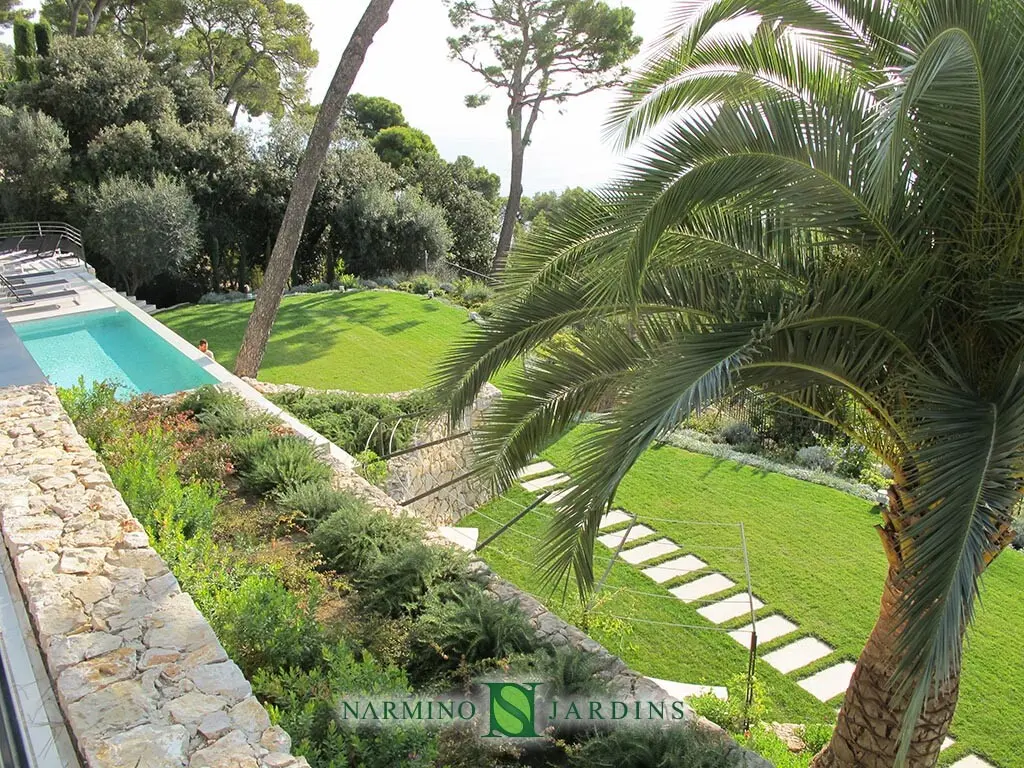 Jardin et pelouses entretenus par Narmino Jardins