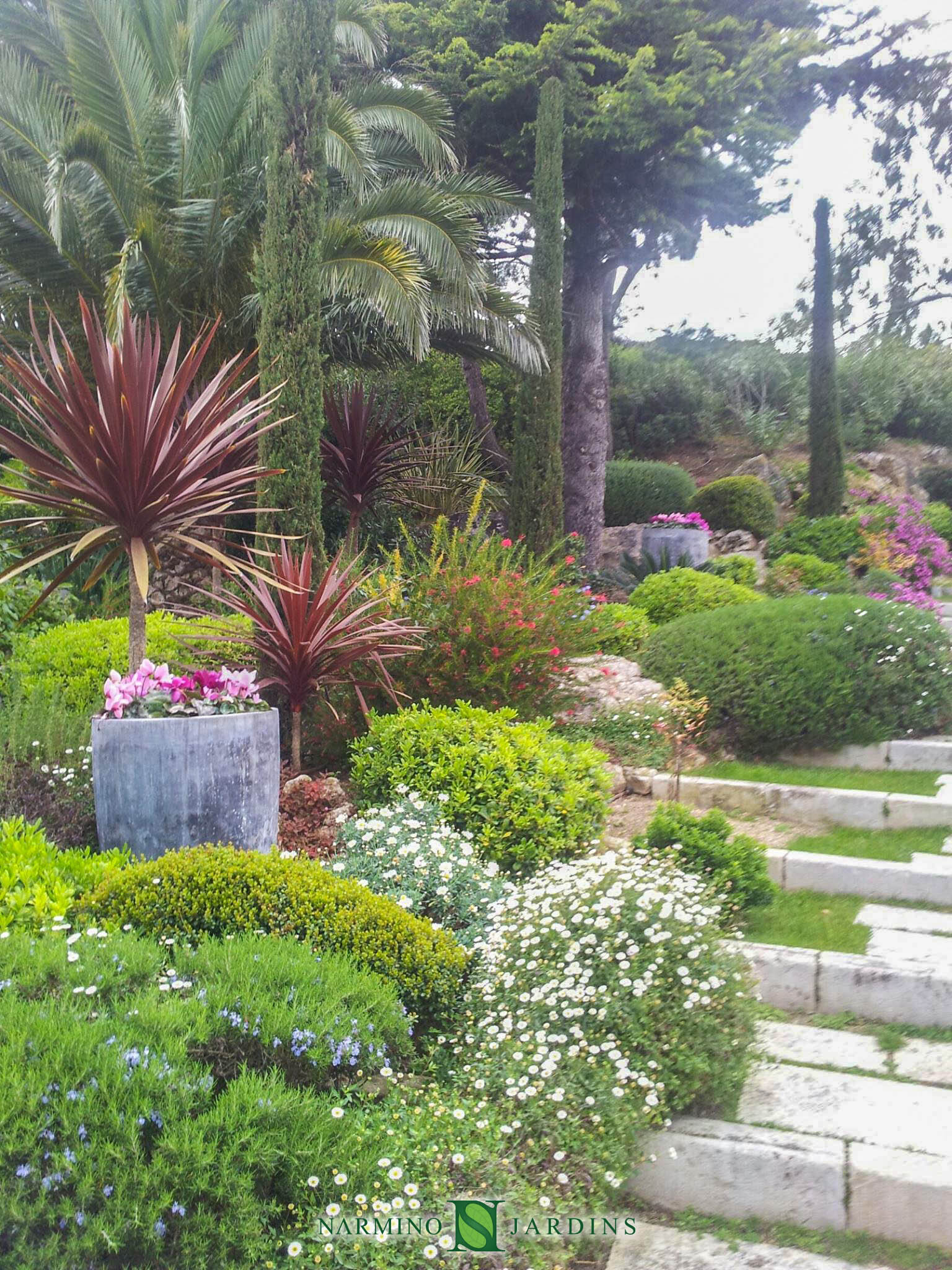 Entretien paysager d'un jardin sur la Côte d'Azur