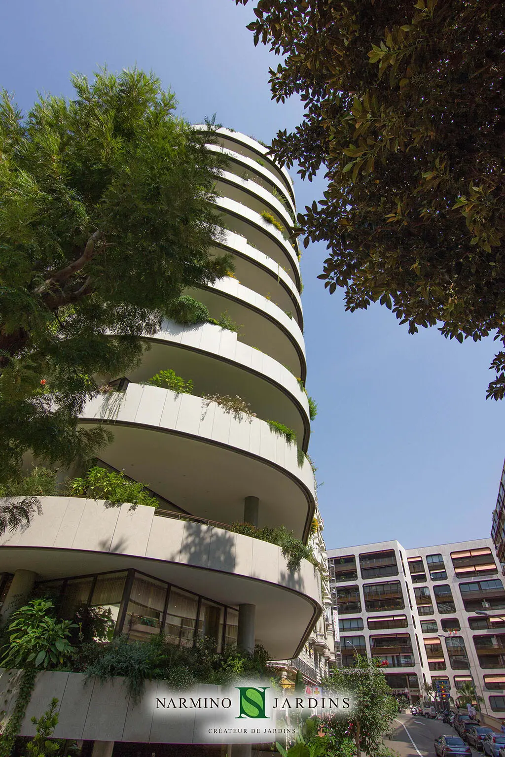 Façade et jardinières par Narmino Jardins immeuble la Petite Afrique