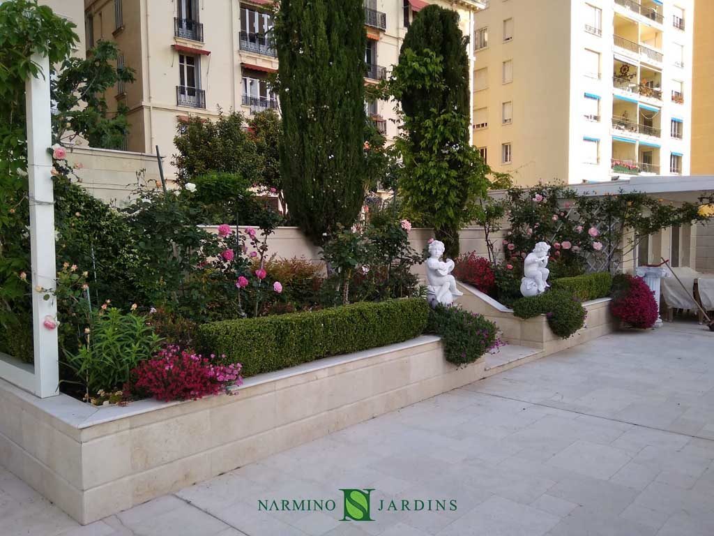 Bel ensemble jardiné par nos soins