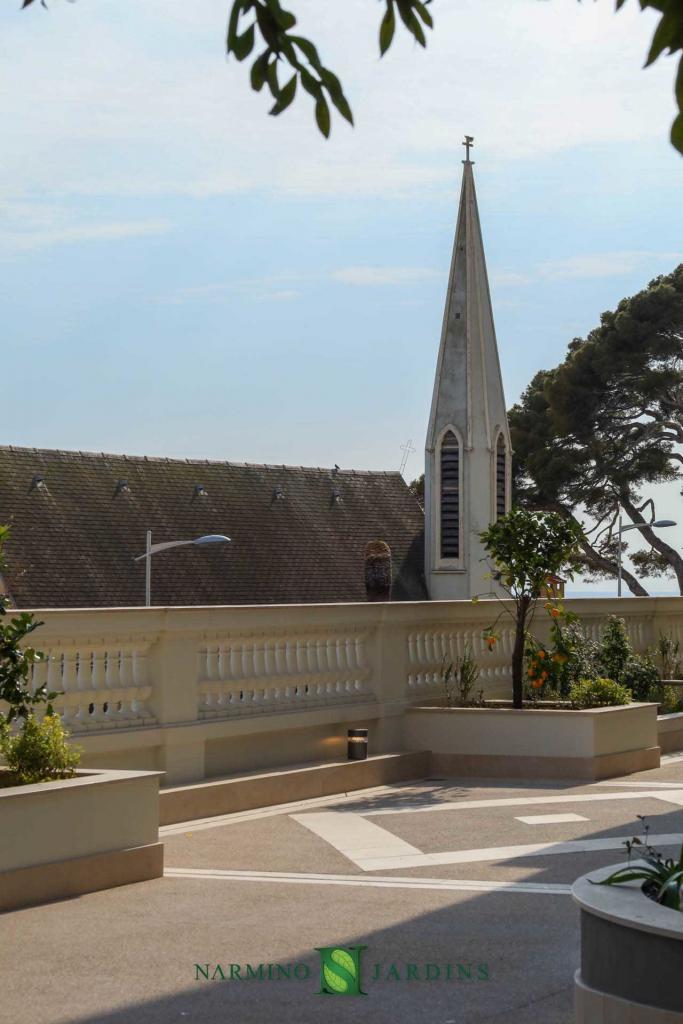 Jardinières et bacs fleuris par Narmino Jardins à Cap d'Ail