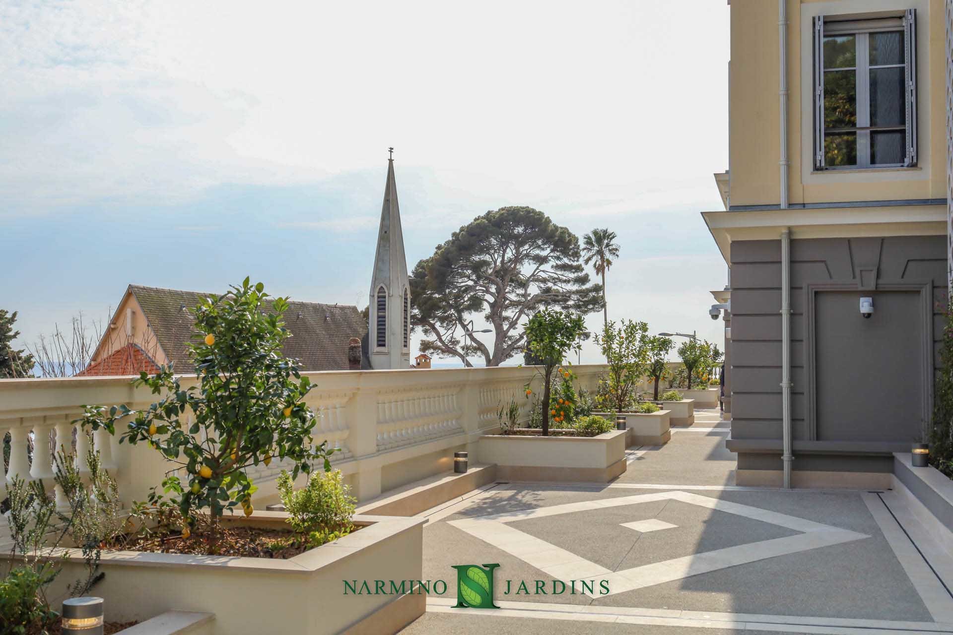 Jardinières et bacs fleuris par Narmino Jardins à Cap d'Ail