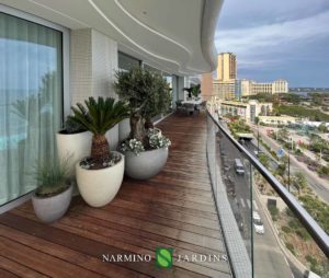 Maintenance and decoration of terraces and balconies by Narmino Jardins